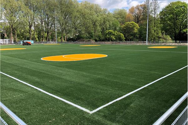 Aanleg kunstgras korfbalveld - Sportinfrabouw NV